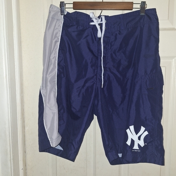 Gehuihe merchandise  large swimming trunks - Picture 1 of 5